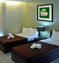 ONE HIVE HOTEL &amp; SUITES